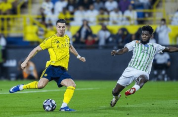 官方终于低头！C罗阿拉冠6球正式计入， 967球创历史新纪录！